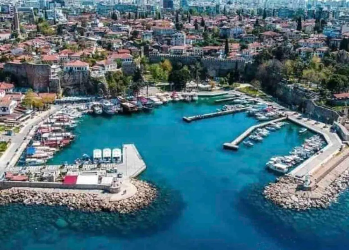 Private 100M2 Detached Villa With Central Castle Garden Antalya